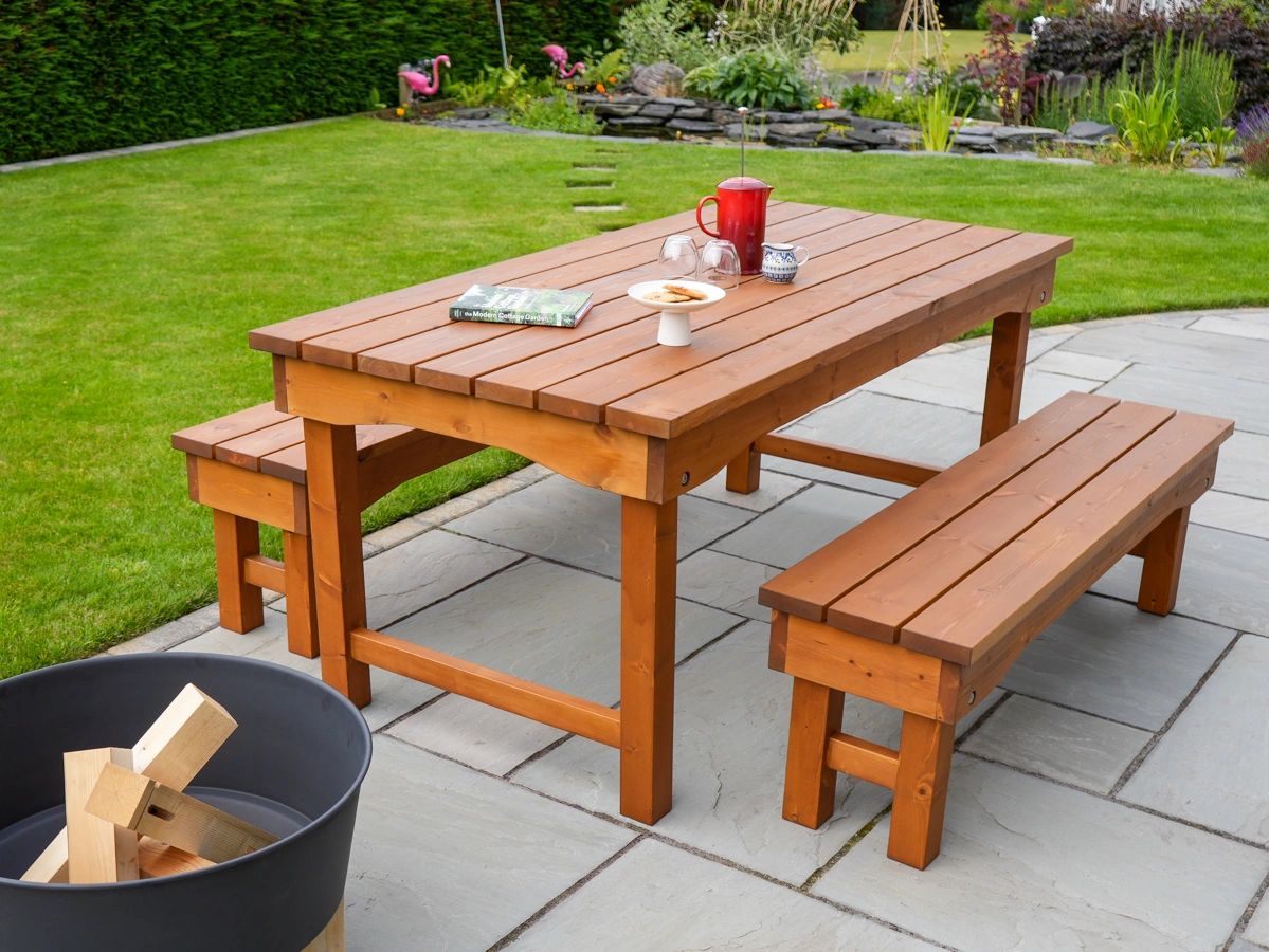 Outdoor Garden Patio Table Set that you can Make yourself with our Woodworking Plans