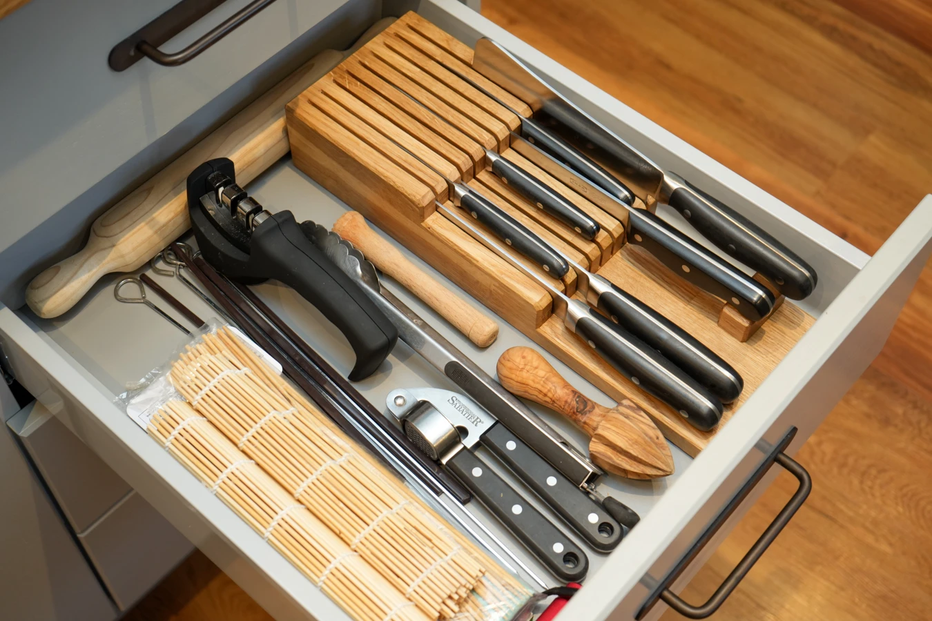 In-Drawer Knike Block with knifes
